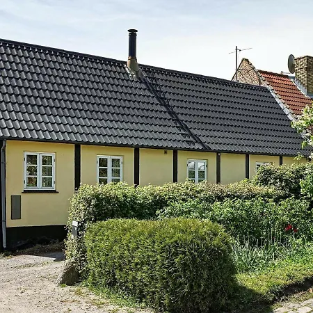 Apartmán Rustic Holiday Home In Aakirkeby On Natural Plot Åkirkeby