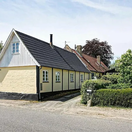 Apartmán Rustic Holiday Home In Aakirkeby On Natural Plot